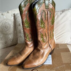 Redwood Tan Green Shoes Size 9